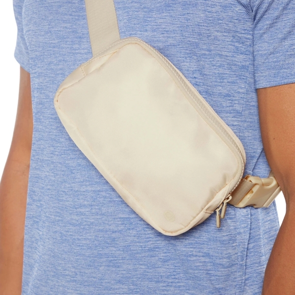 Gap fit Belt Bag - Picture 4 of 6